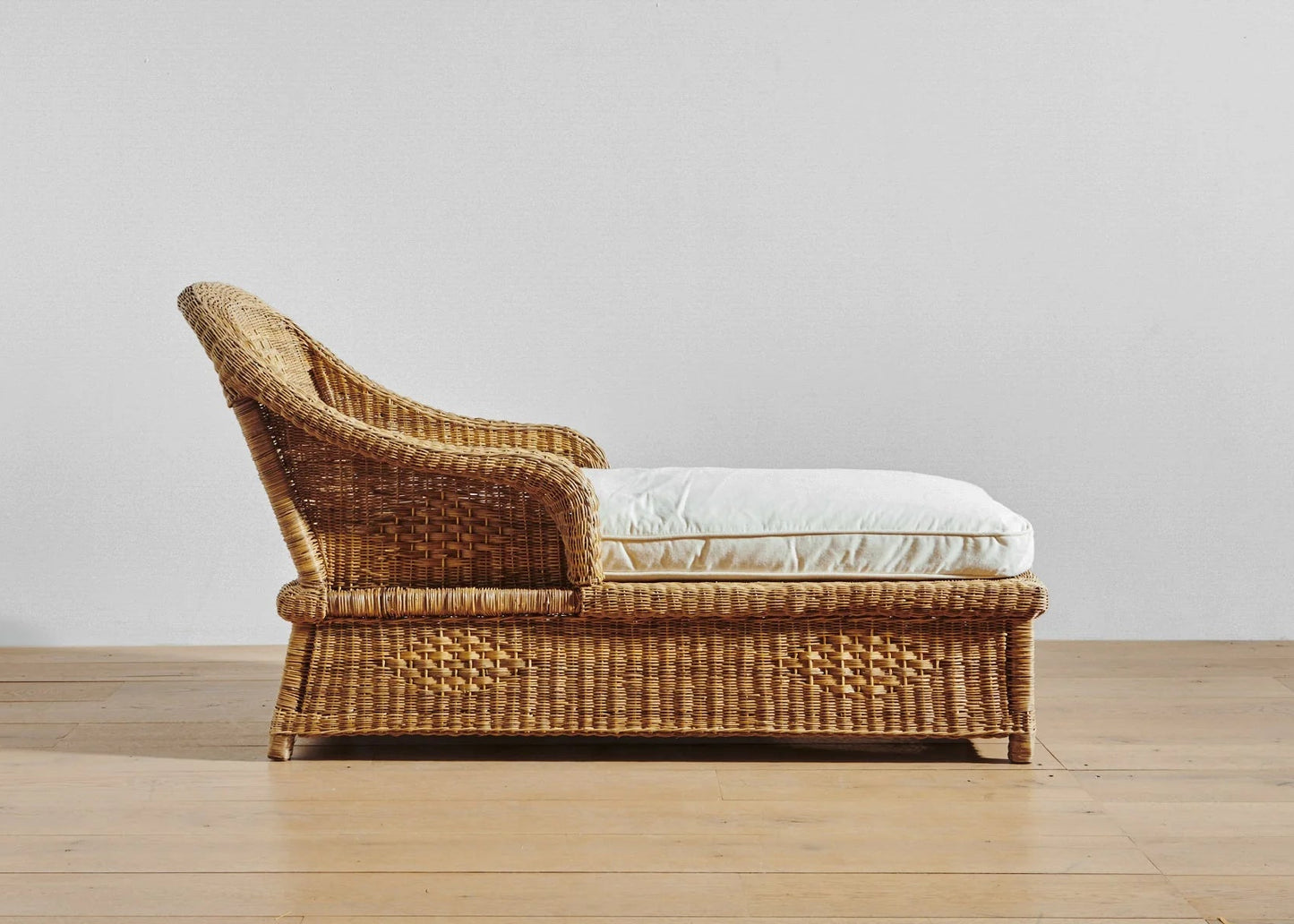Malawi Classic Lounger with cushion outdoor patio sun bed recliner cane