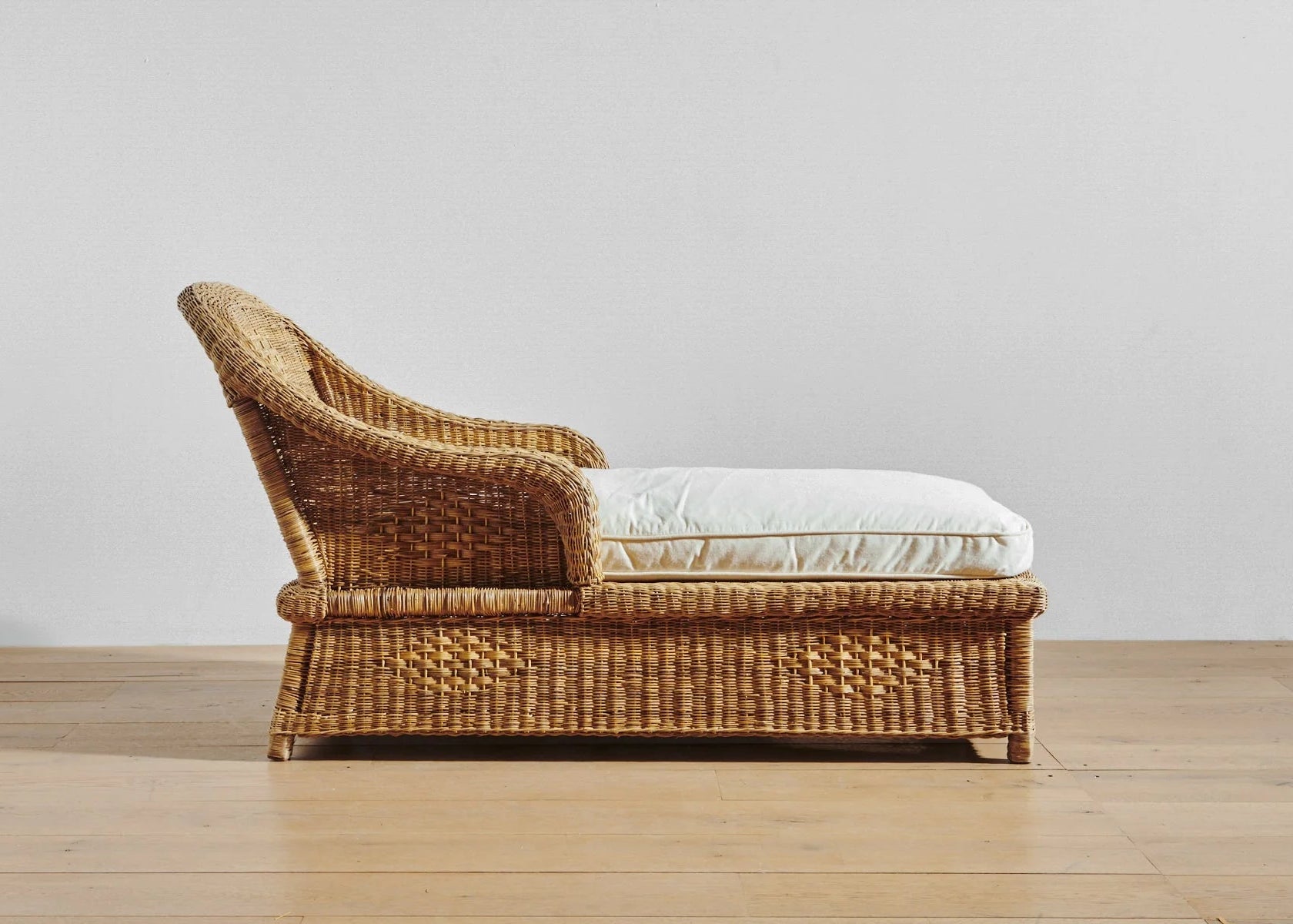 Malawi Classic Lounger with cushion outdoor patio sun bed recliner cane 