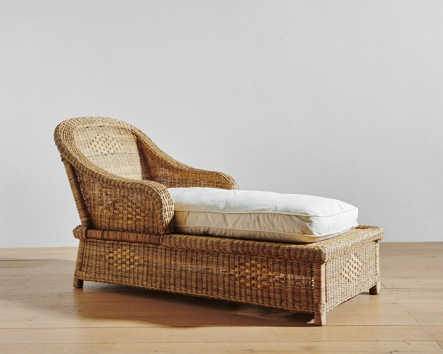Malawi Classic Lounger with cushion outdoor patio sun bed recliner cane 