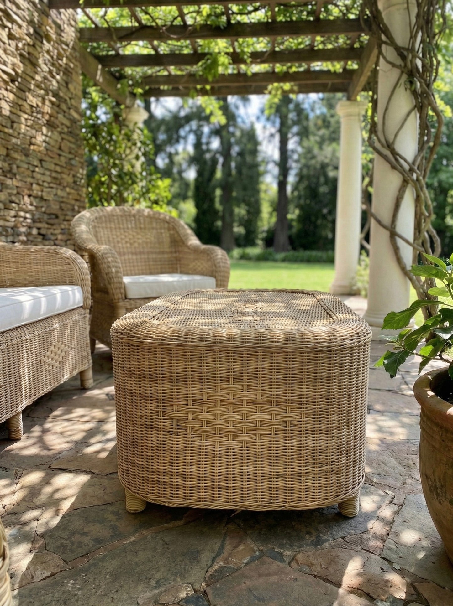 Rounded Rectangular Coffee Table
